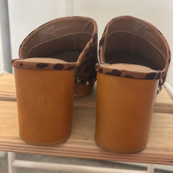 Wide Width Leopard Clog - Picture 4 of 6